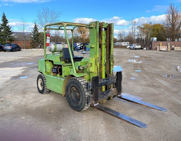 CLARK CHY-60 PNEUMATIC FORKLIFT * 6,000 LB LIFT CAPACITY, 2 STAGE  (SEE VIDEO)