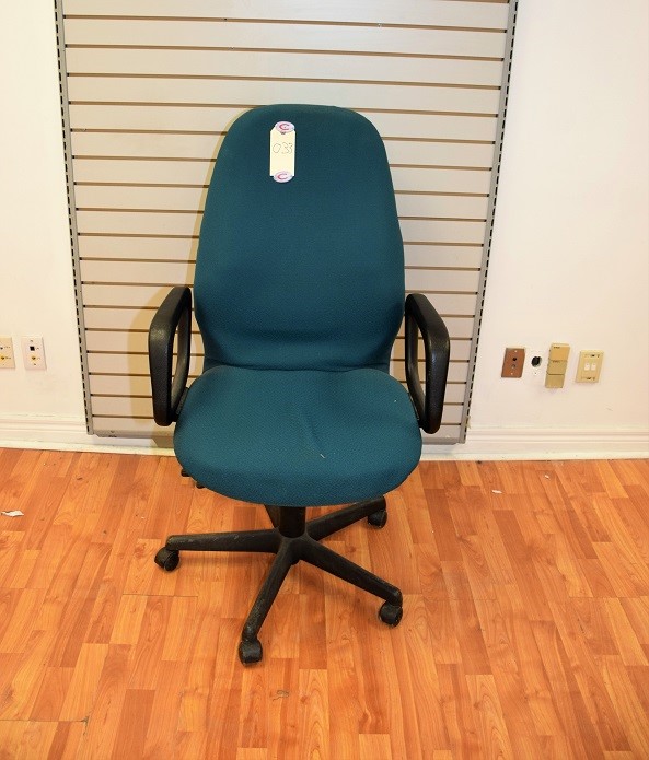 OFFICE CHAIR * LOT OF 1