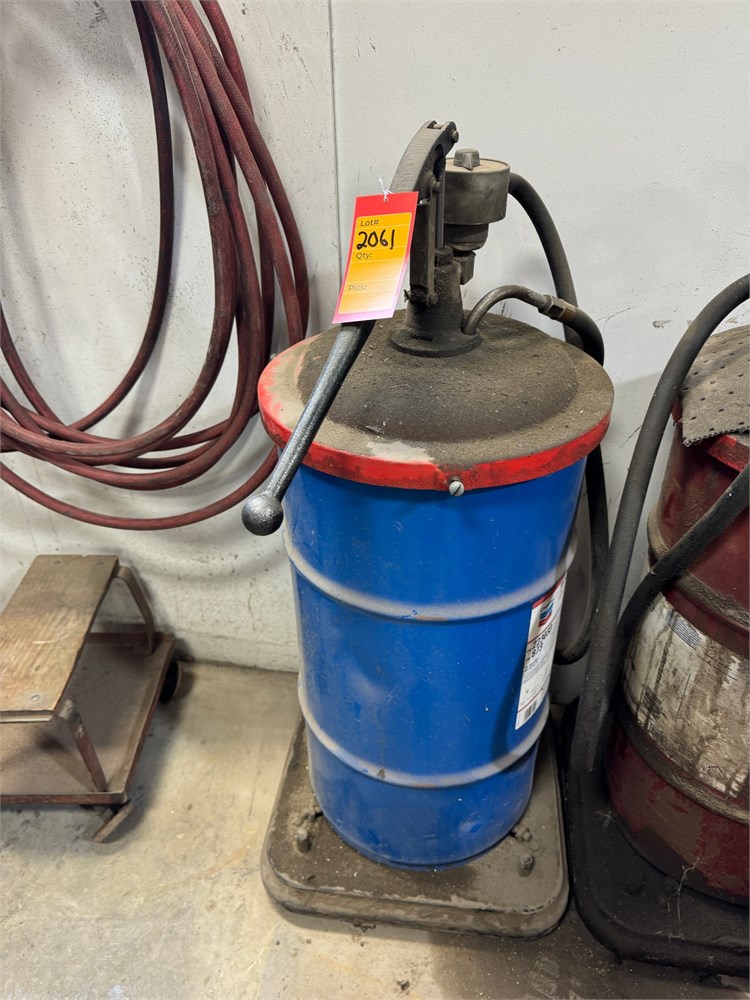 Hand Operated Lubricant Pump