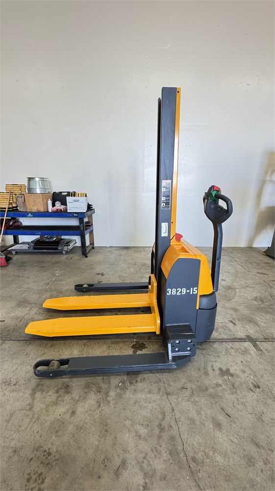 Jungheinrich "EMC B10 US" Electric Pallet Jack