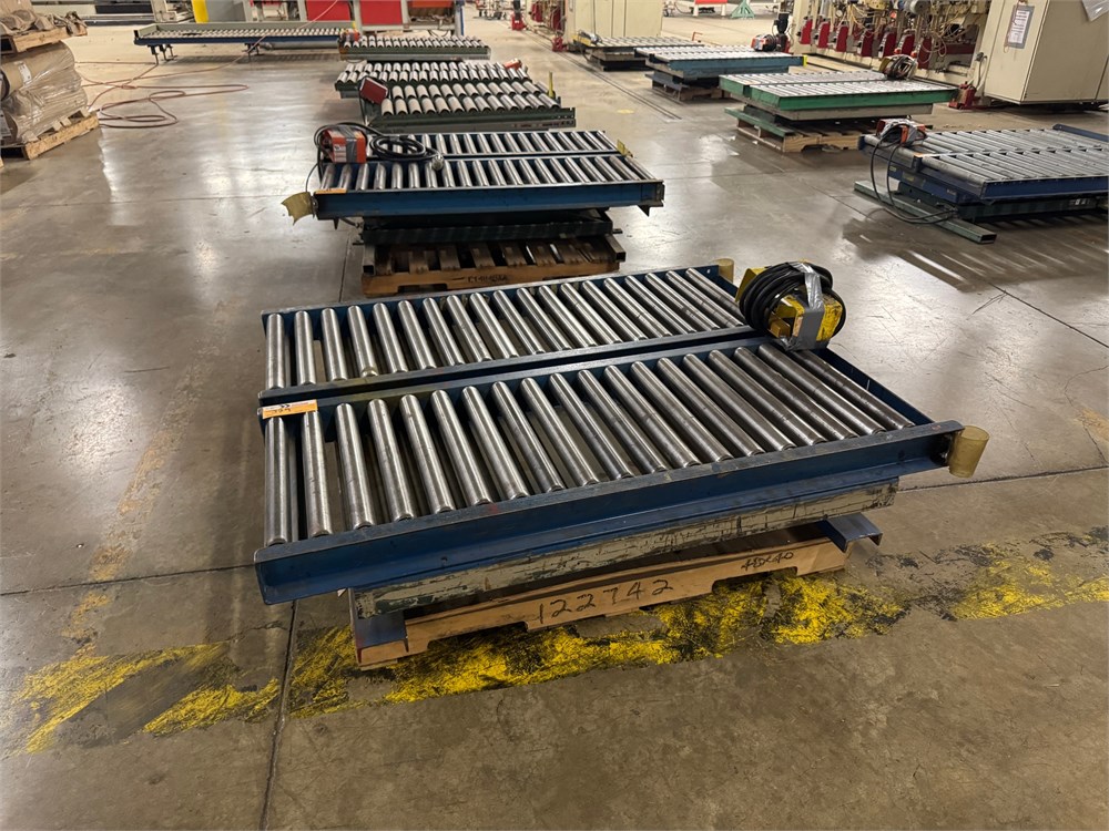 Lift Table with Conveyor