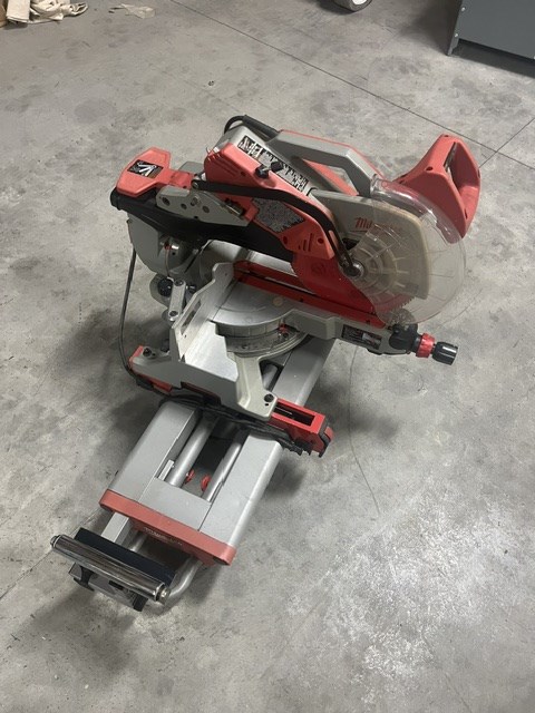 Milwaukee 12" Sliding Compound Miter Saw
