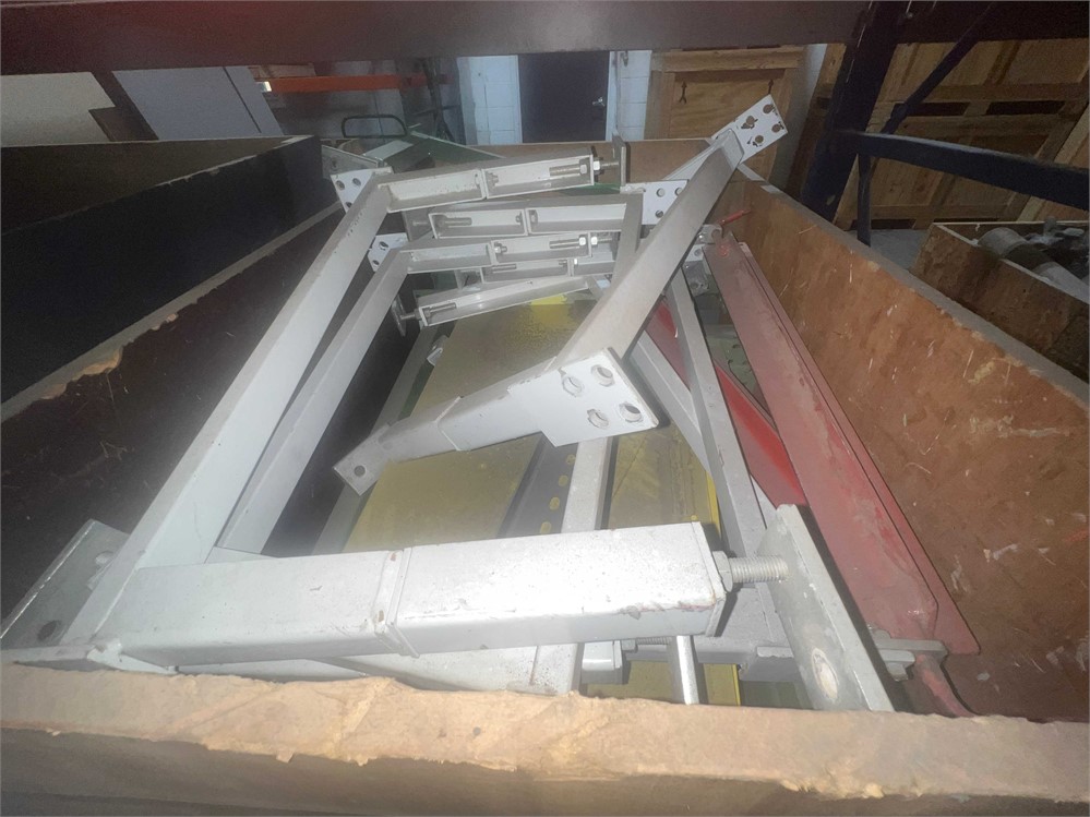 Conveyor legs and rollers