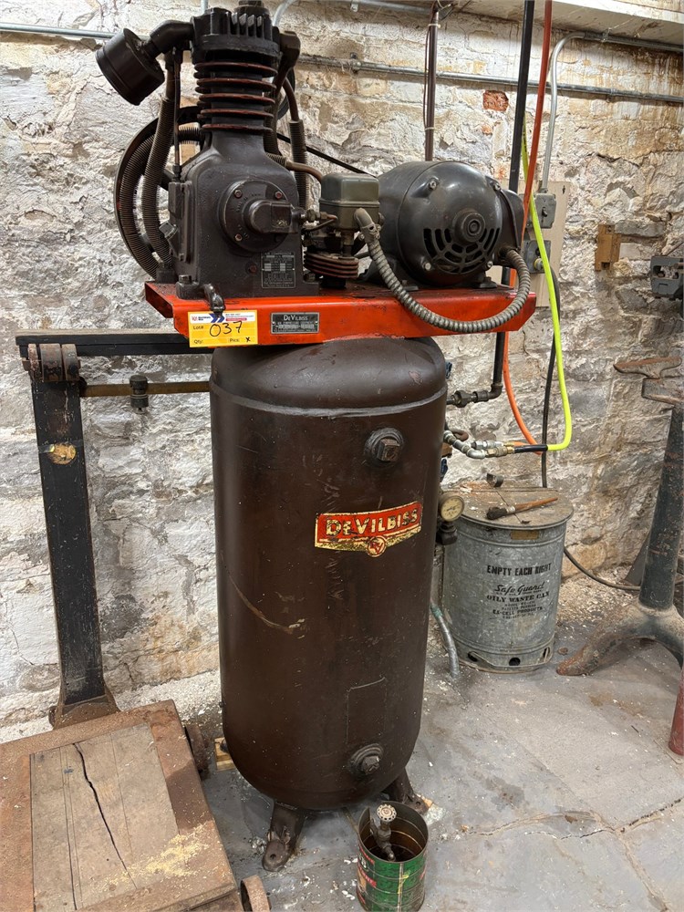 DeVilbiss "UCD-5004-6" Air Compressor