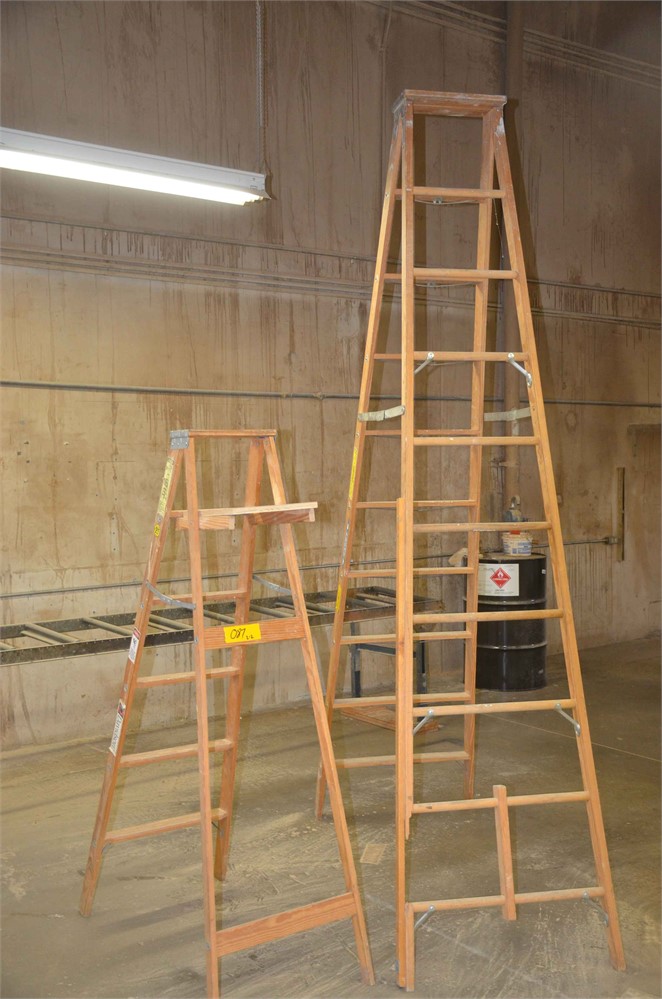 Step ladders Qty. (2)