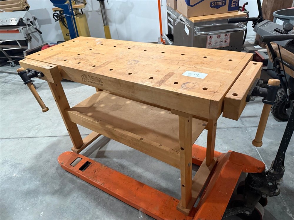 Work Bench w/2 Vises