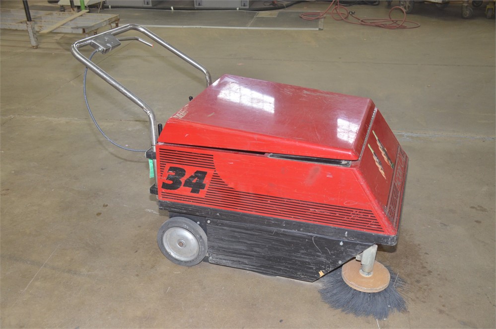 Factory Cat "34"electric floor sweeper