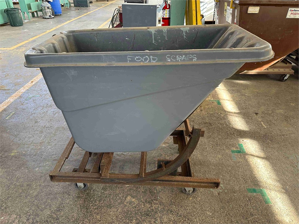 Rubbermaid Self Dumping Hopper