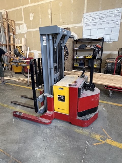 Raymond "DSX40" Dock Stocker Lift