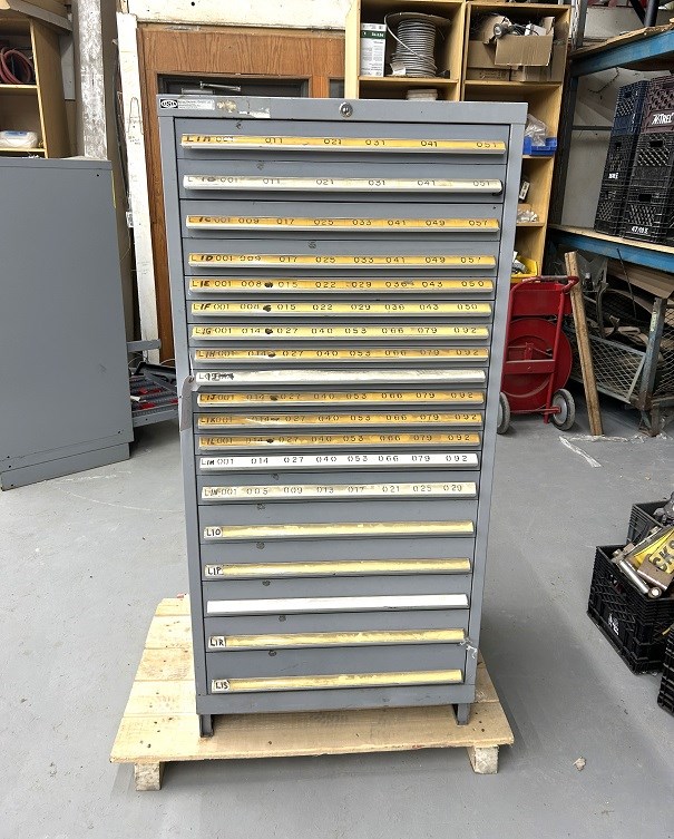 Lista "Specialty parts / tool" Cabinet - 61"H x 28" x 28" - Mississauga, ON