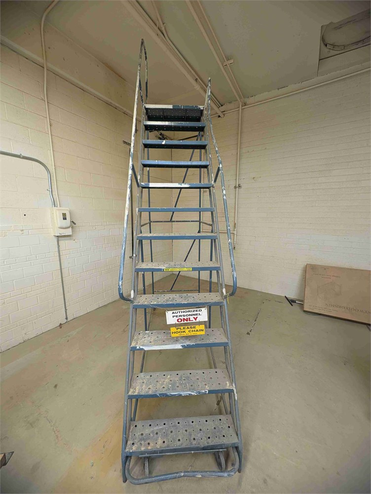 Movable stairs