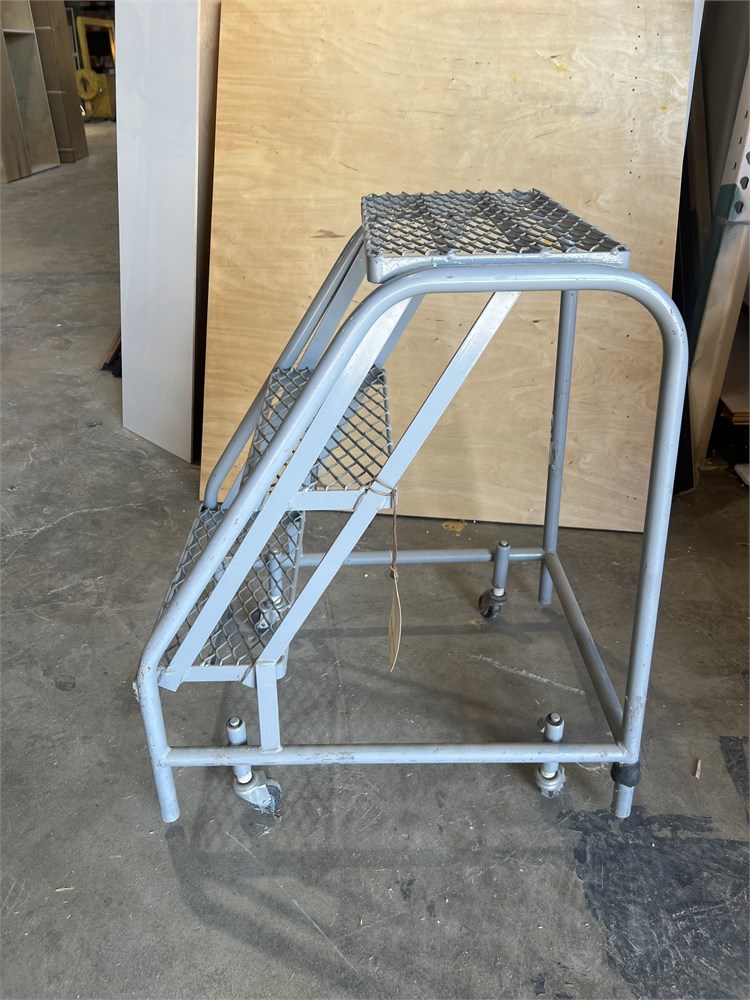 3-Step Rolling Step Ladder