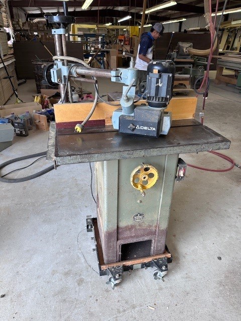 Walker Turner Shaper with Delta Powerfeeder