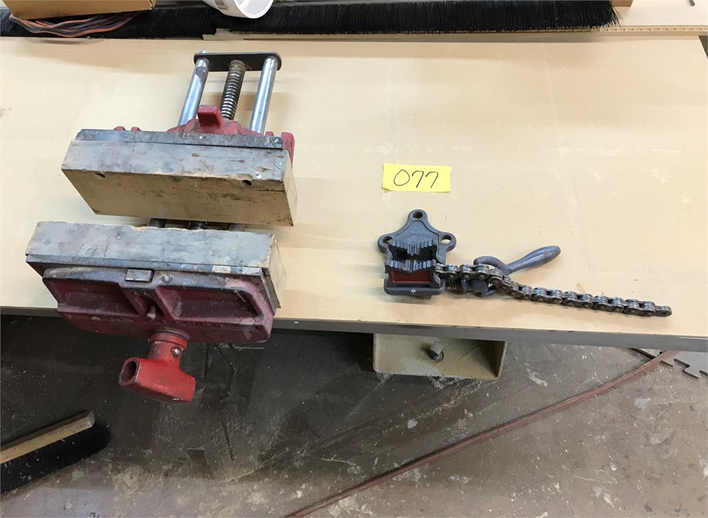 Vise and pipe clamp