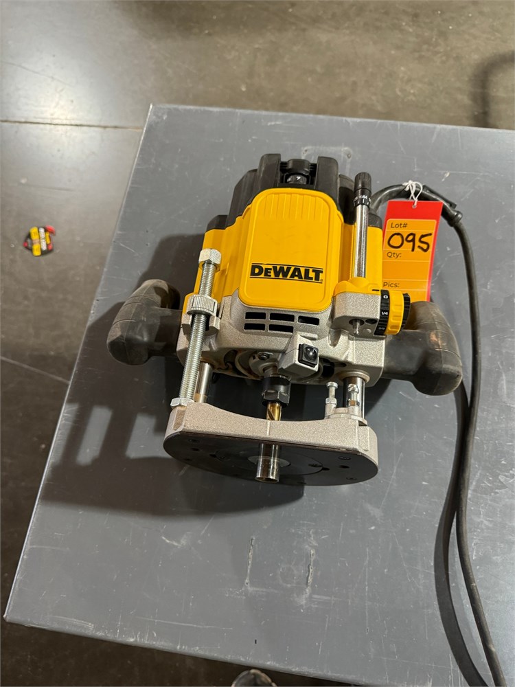 Dewalt "DWE625" Plunge Router