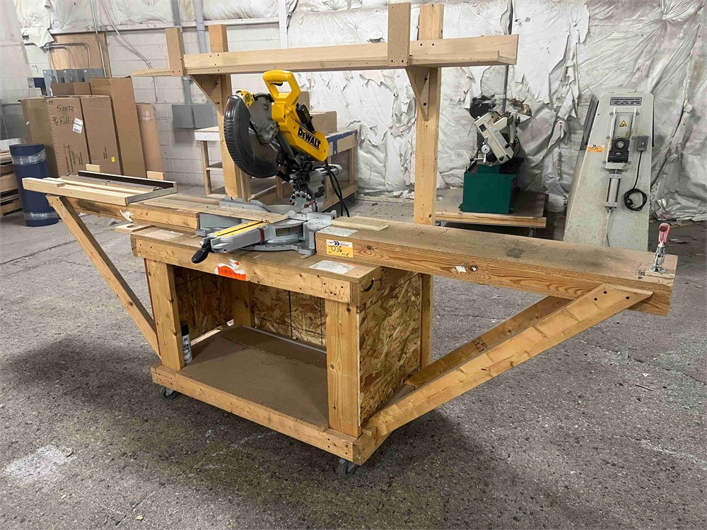 DeWalt "DW718" Miter Saw
