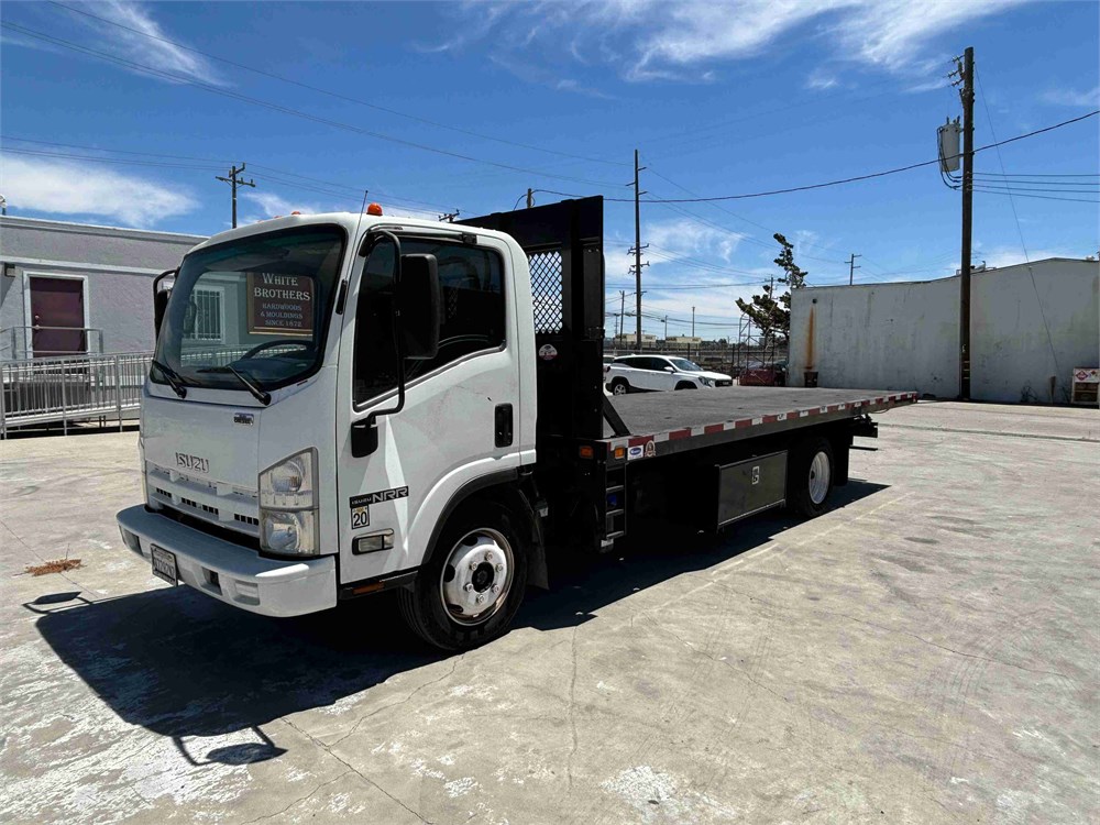 Isuzu MPR Flat Bed Truck