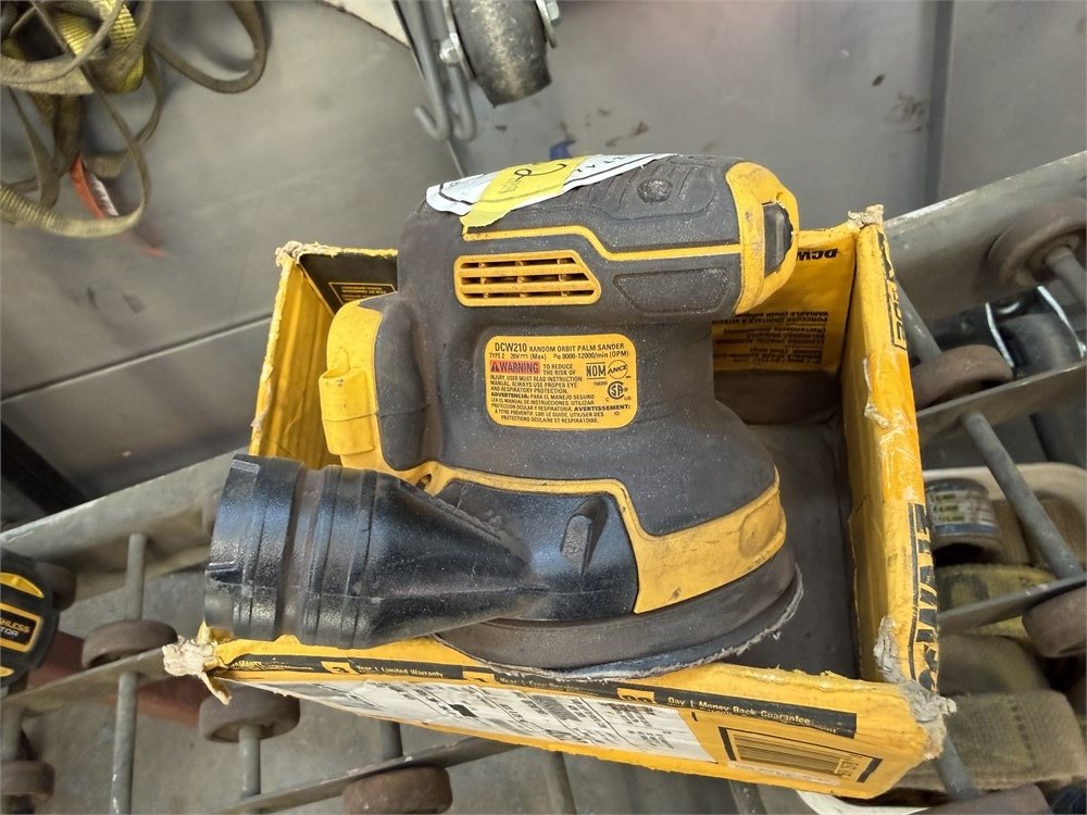 DeWalt Palm Sander