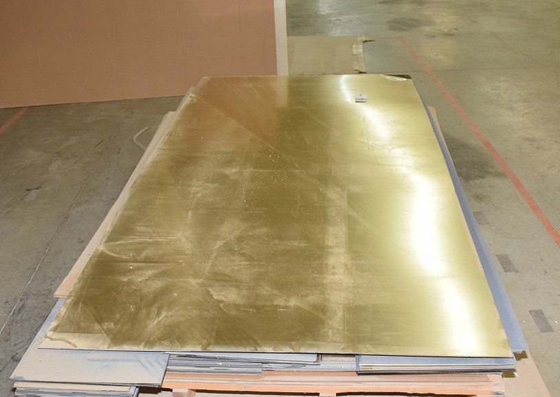 LOT# 036  (3) FULL SHEETS OF REFLECTIVE PLEXI (GOLD) AND MANY OFFCUTS