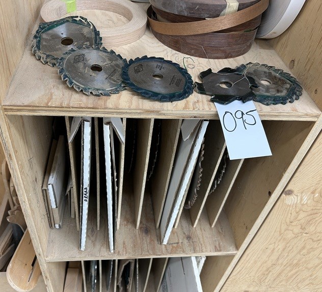 Lot 095 & 096 "Saw Blades" Approx 26 & Dewalt Planer