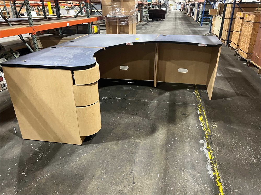 PIN Corner Desk - 75" x 75" x 30"