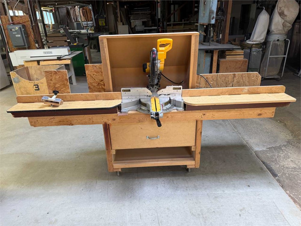DeWalt "DW718" Sliding Compound Miter Saw