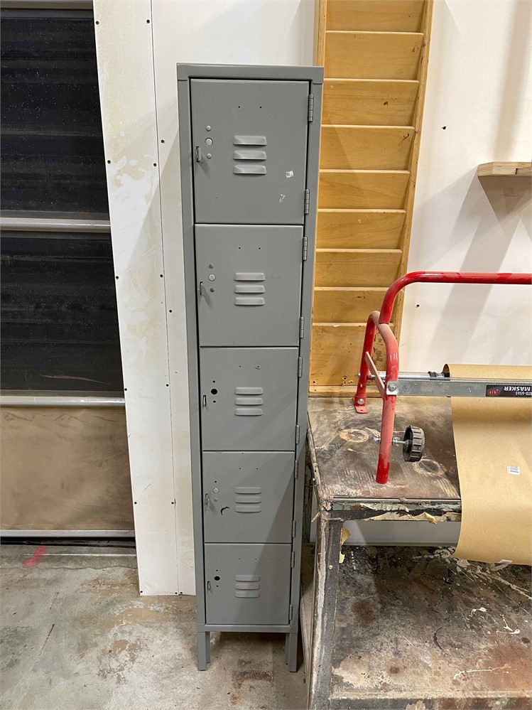 Metal Locker with Finishing Safety Equipment