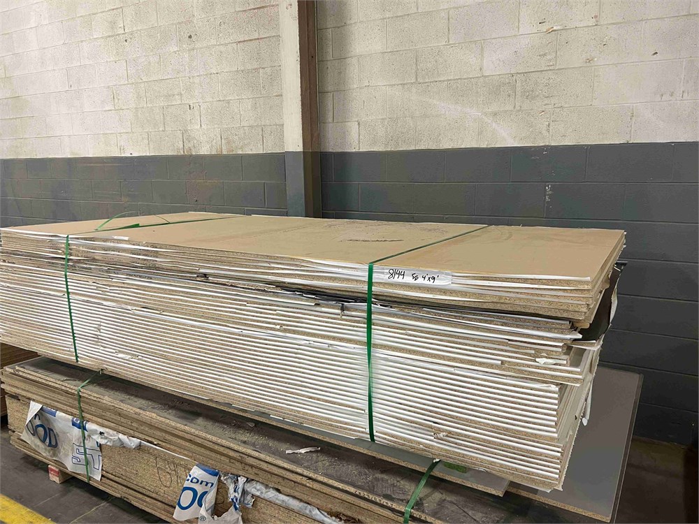 5/8" x 4' x 9' Laminated Particle Board