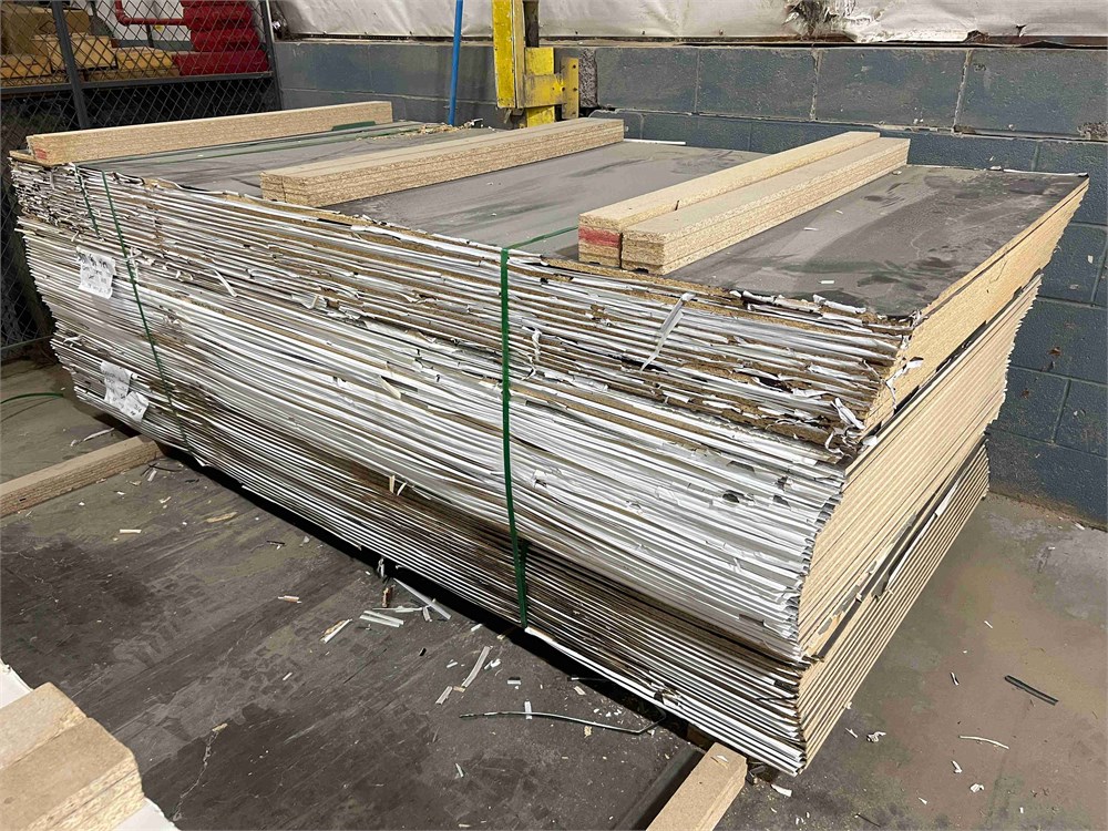 5/8" x 4' x 9' Laminated Particle Board