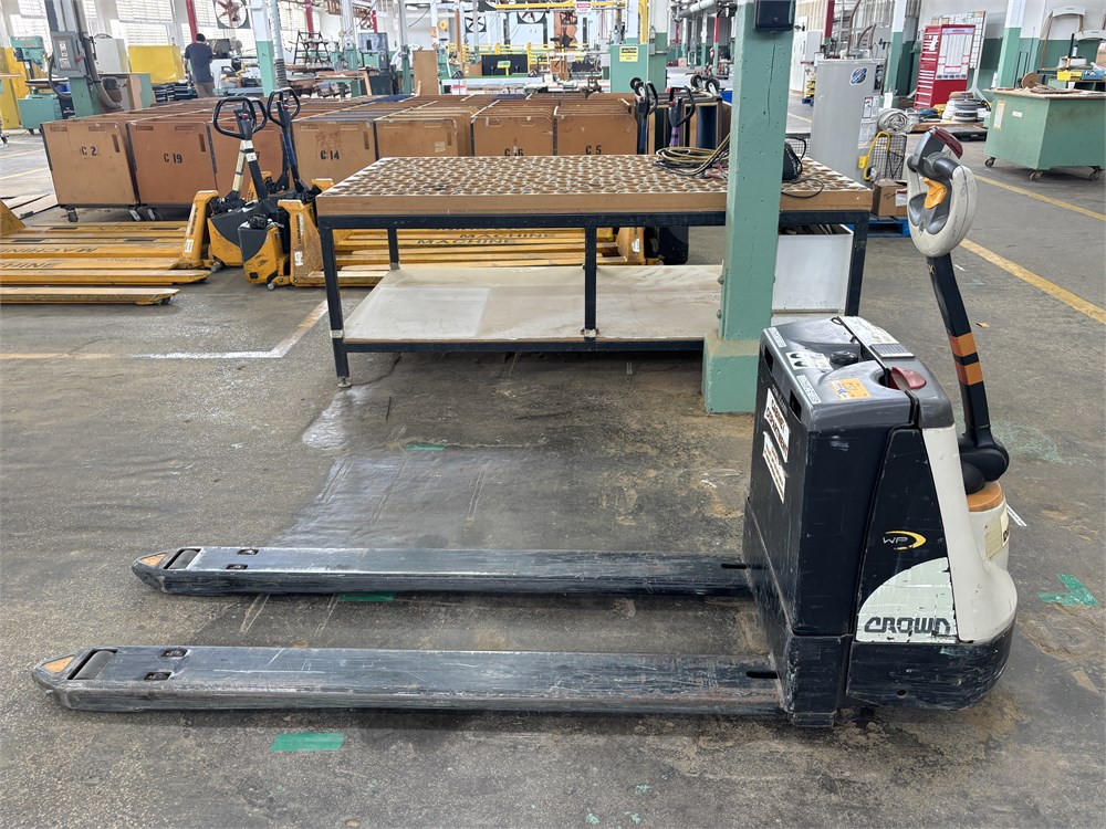 Crown "WP3035-45" Power Pallet Jack