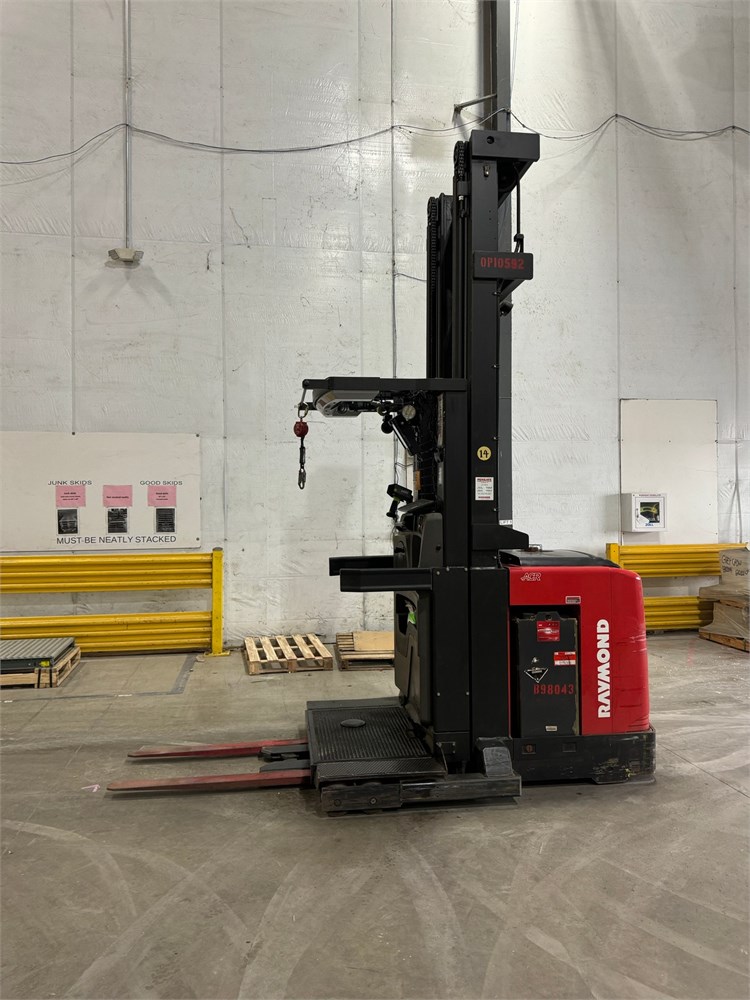 Raymond "560-0PC30TT" Order Picker Forklift