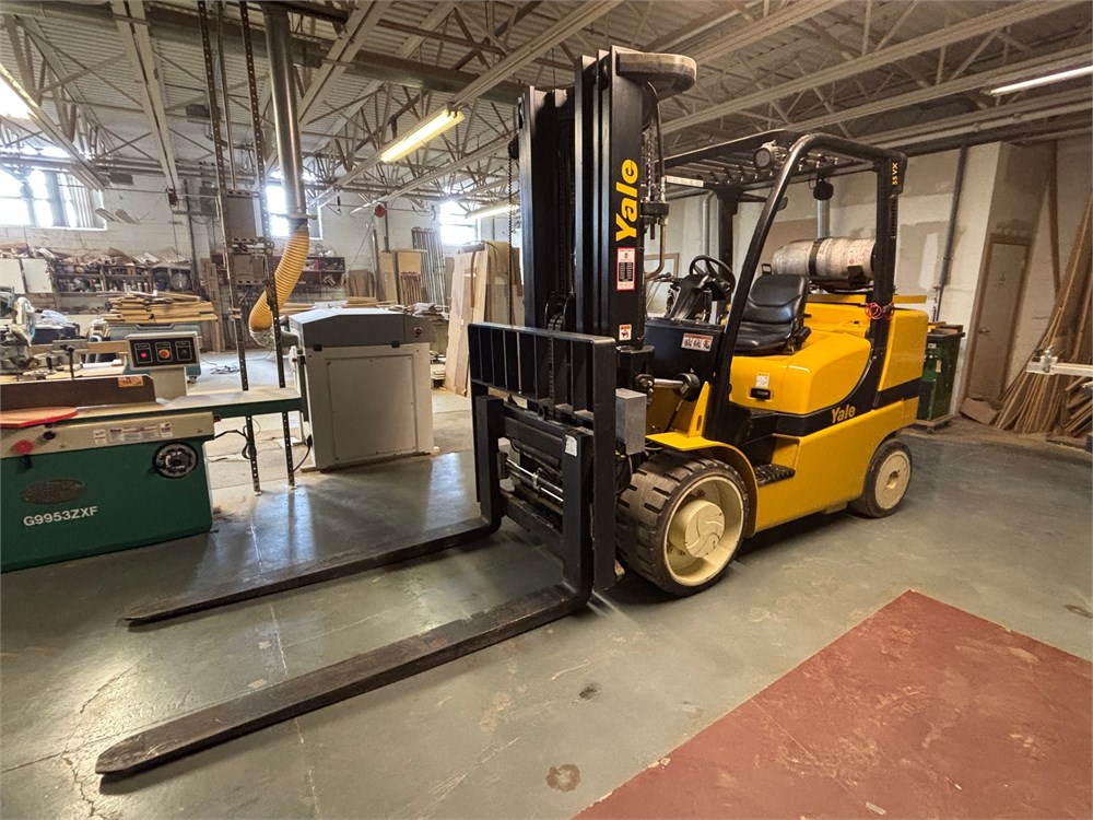 Yale "GLC155VXNEBE100" Forklift - 13,800# (28 Hours)