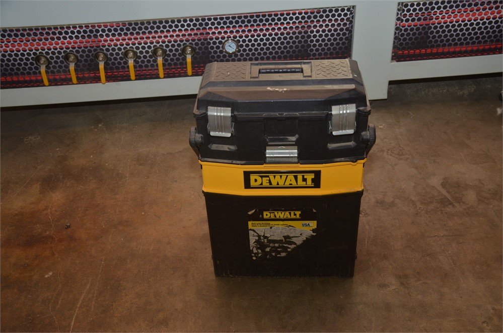 DeWalt rolling tool box