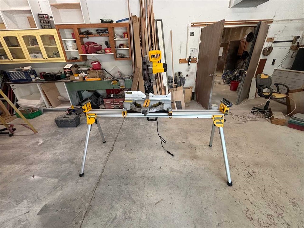 Dewalt "DW715" Miter Saw & Table