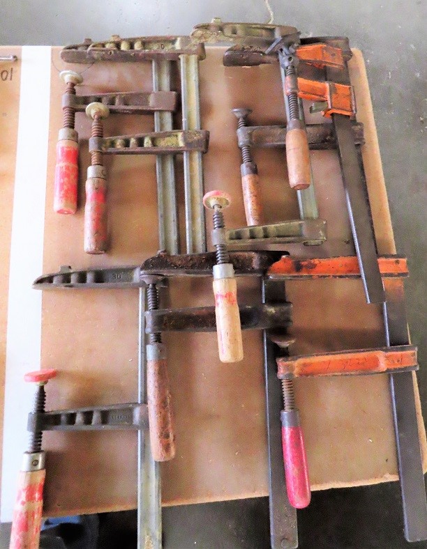 LOT# 105  (8)  CLAMPS * LOT OF APPROX 8