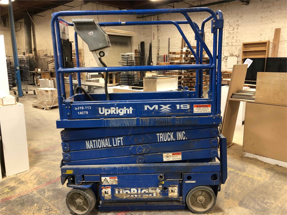 UpRight "MX19" Platform Lift