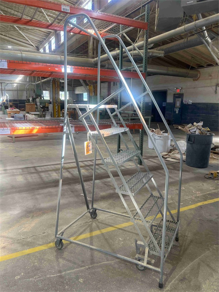 Mobile Step Ladder
