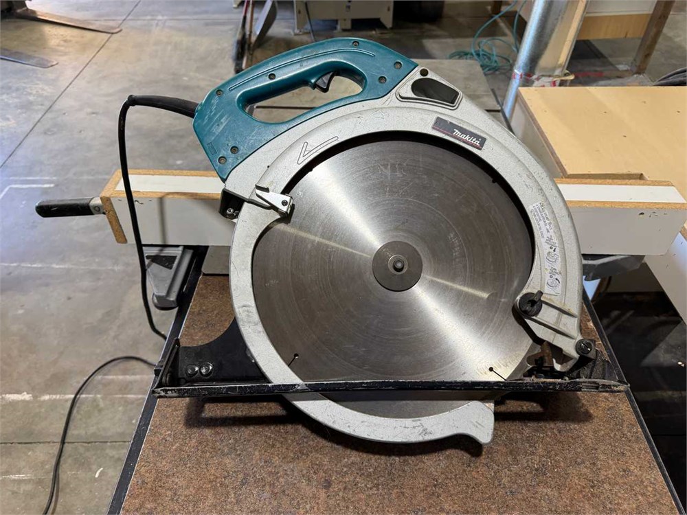 Makita "5402NA" Circular Saw