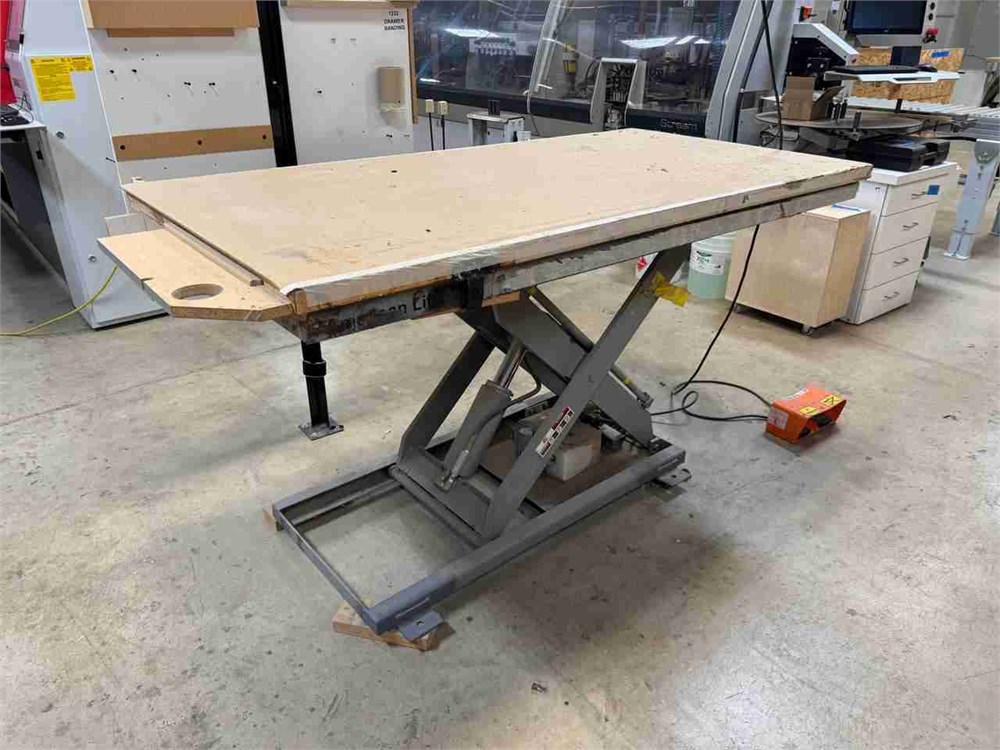 American Lifts "T1036022" Lift Table