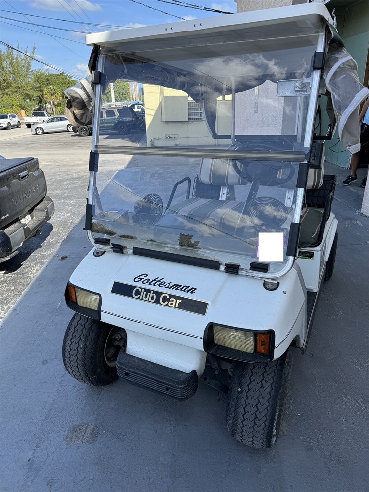 Club Car Golf Cart With Charger