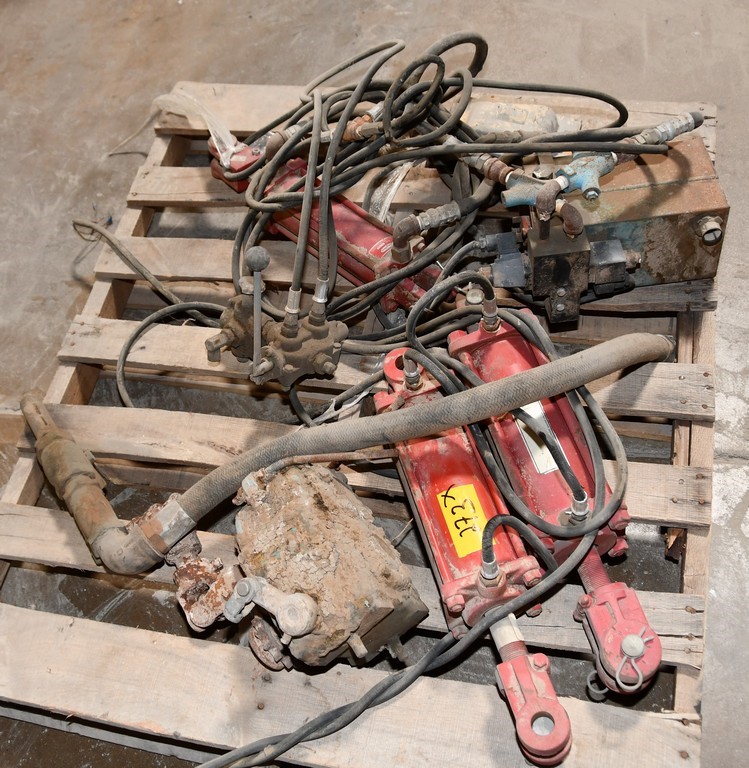Lot of Hydraulic Cylinders & more - as pictured