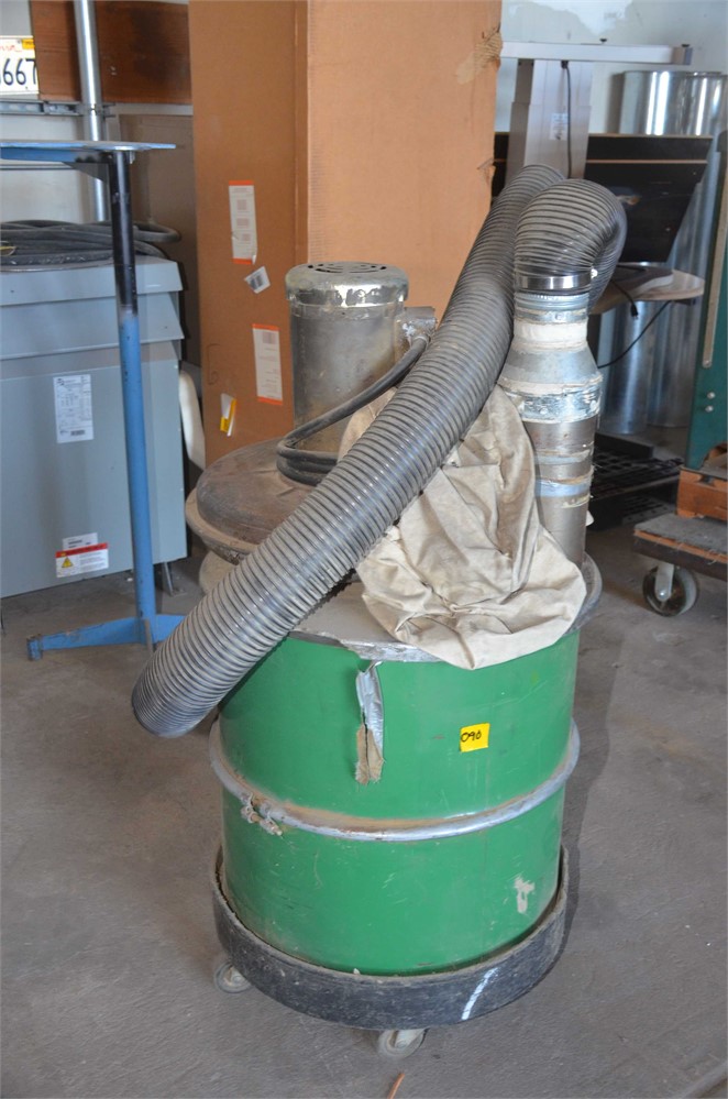 Dust collector on mobile base