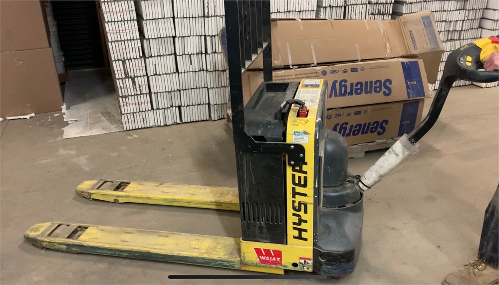 HYSTER W40Z ELECTRIC PALLET LIFT *  4,000 LB CAP, 24V, BUILT IN CHARGER, SEE VID