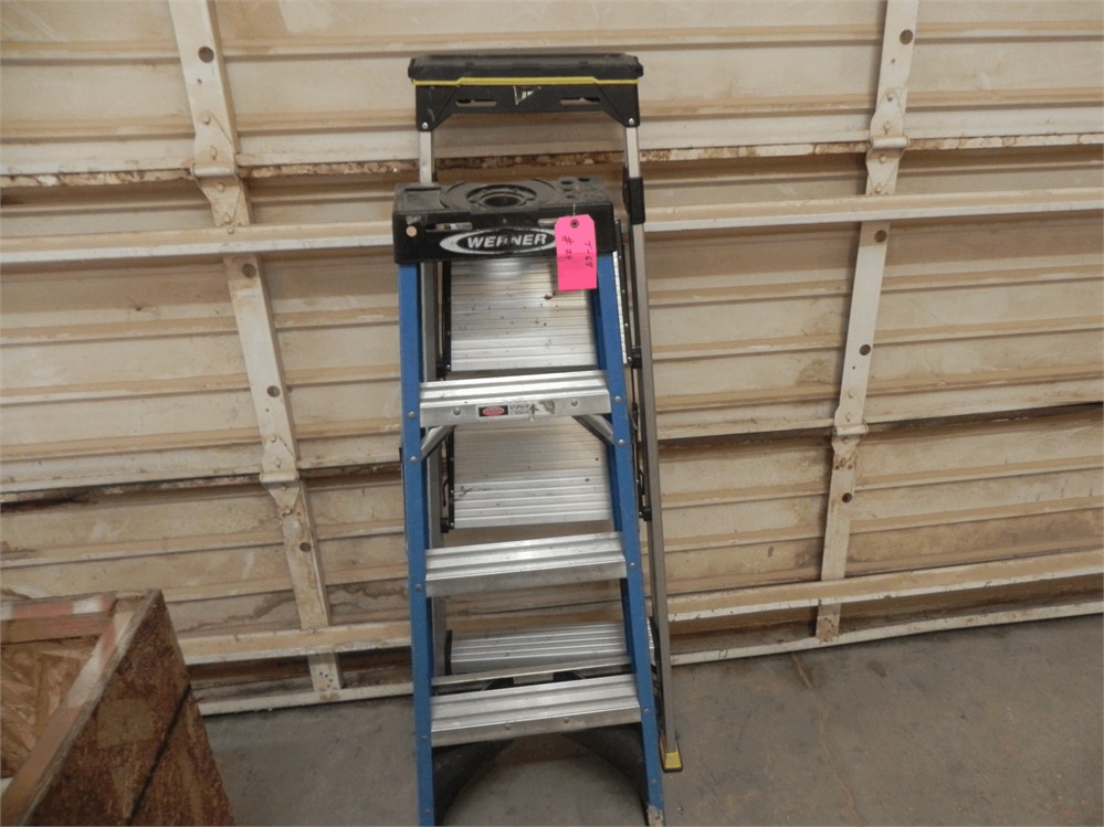 LOT OF 2 STEP LADDERS