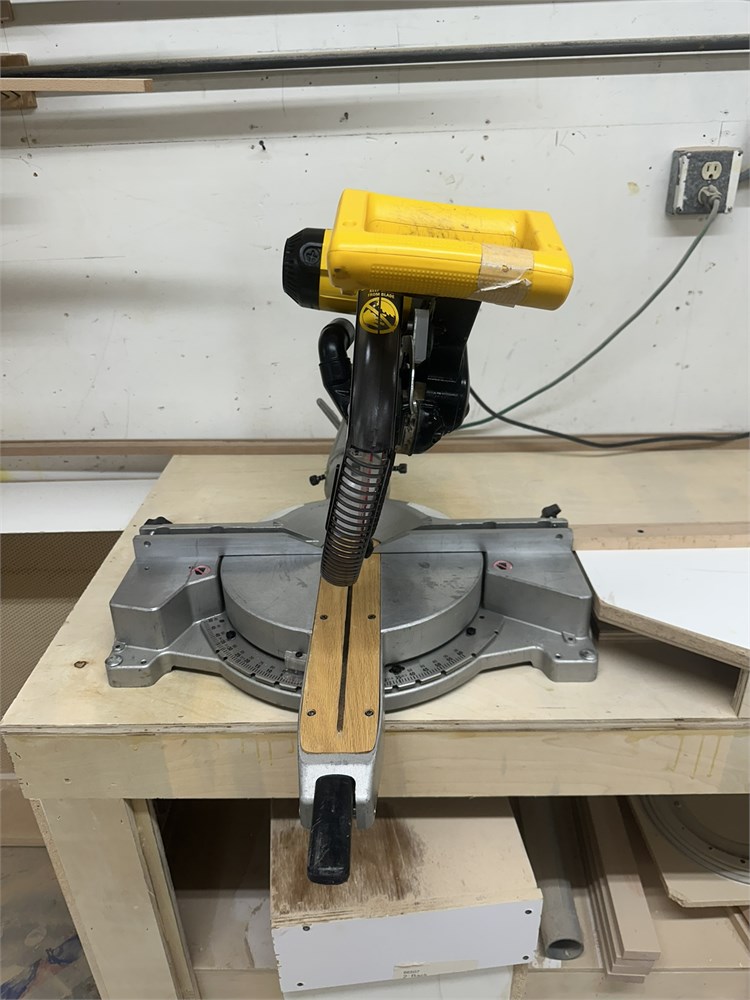 Dewalt "DW708" 12" Compound Sliding Miter Saw