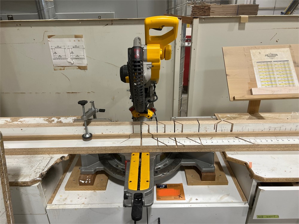 DeWalt "DWS780" 12" Double Bevel Sliding Compound Miter Saw