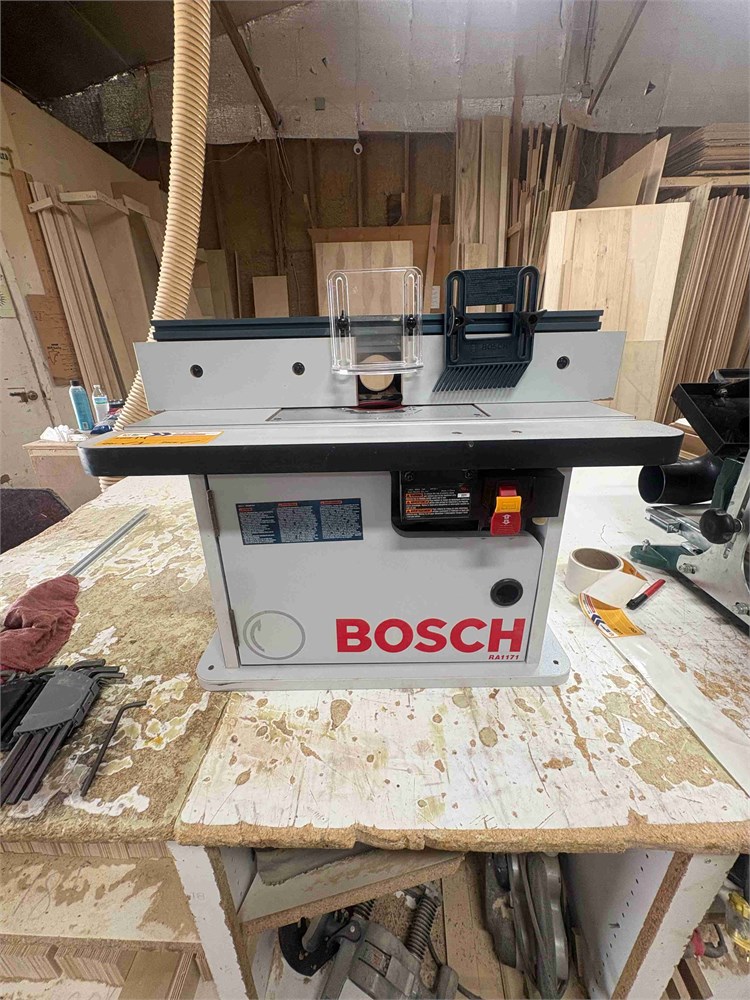 Bosch "HY75-7" Router Table