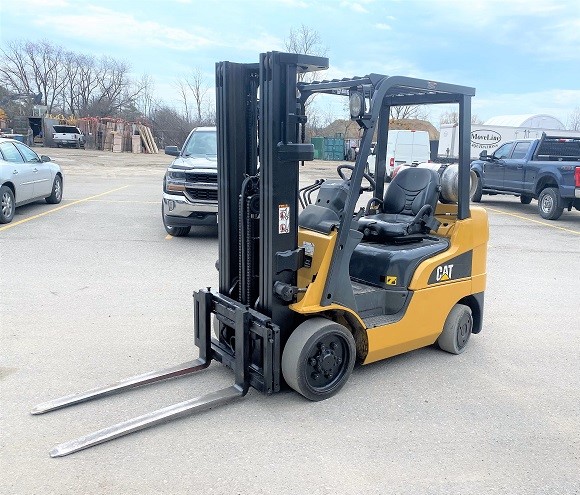 CAT C5000LP Forklift - 3 Stage, 5000 Lb Capacity, Sideshifter, Propane