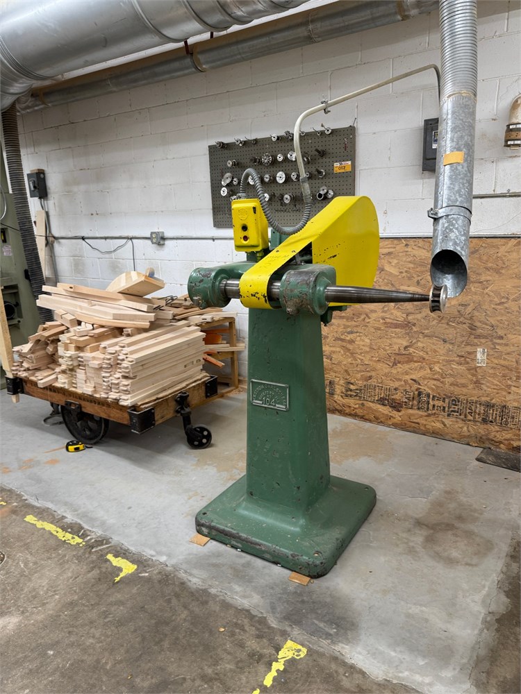 Ekstrom Carlson "104" Spindle Carver