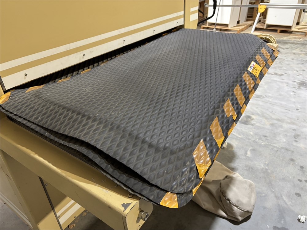 (4) Uline Safety Mats